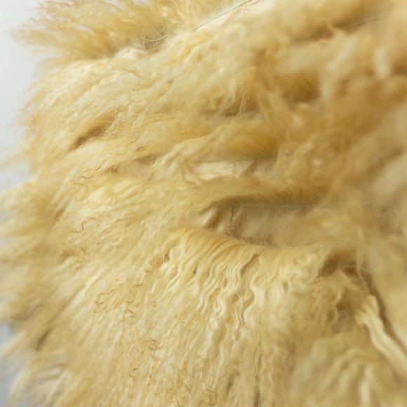 Virtuale Mongolian Fur Vest - Picture 7 of 11